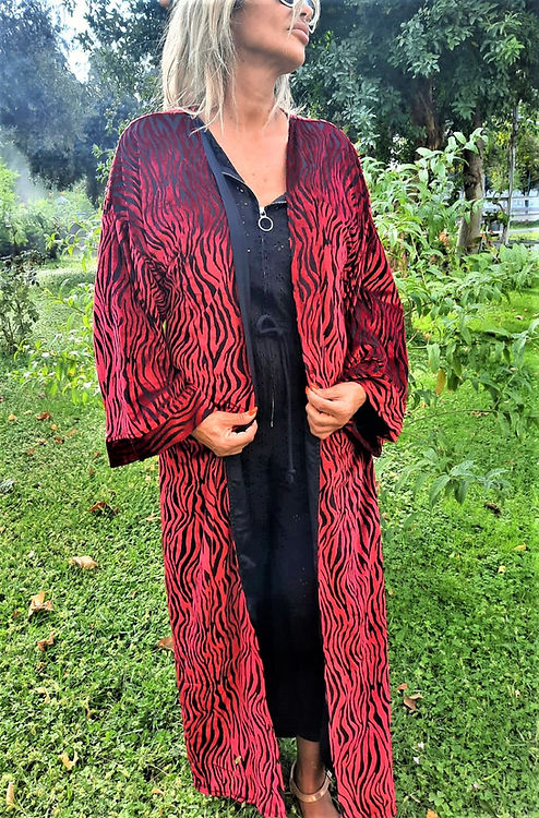 GİZMOSSE ÖZEL TASARIM KIRMIZI İPEK KADİFE KİMONO