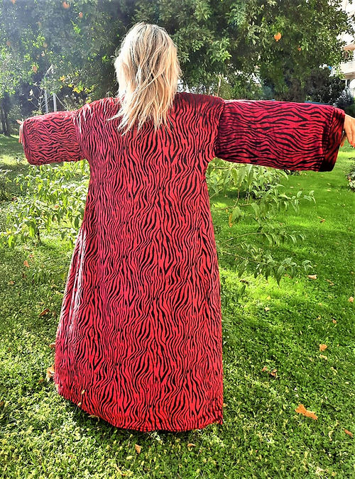 GİZMOSSE ÖZEL TASARIM KIRMIZI İPEK KADİFE KİMONO - Görsel 6