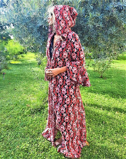 GİZMOSSE ÖZEL TASARIM KIRMIZI KABARTMA KAPÜŞONLU KİMONO