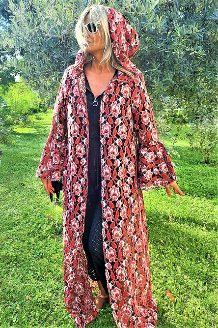 GİZMOSSE ÖZEL TASARIM KIRMIZI KABARTMA KAPÜŞONLU KİMONO - Görsel 2