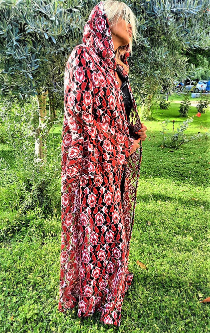 GİZMOSSE ÖZEL TASARIM KIRMIZI KABARTMA KAPÜŞONLU KİMONO - Görsel 4