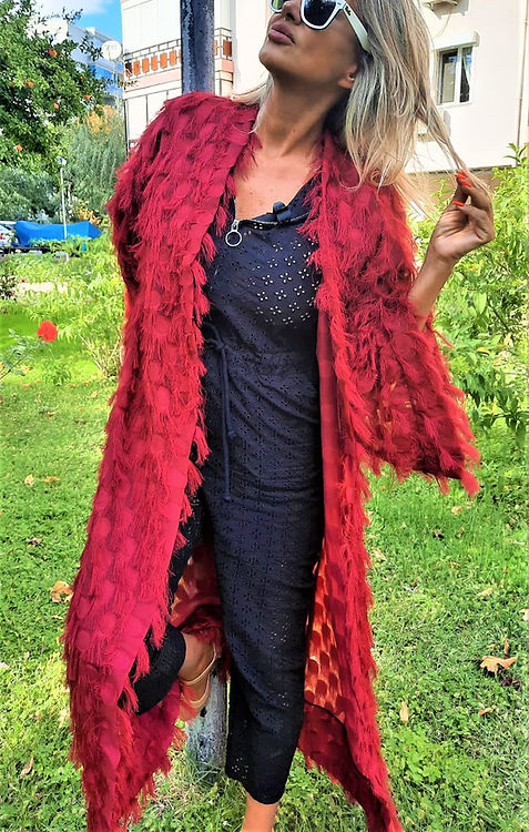 GİZMOSSE ÖZEL TASARIM KIRMIZI TÜY DETAYLI KİMONO - Görsel 2