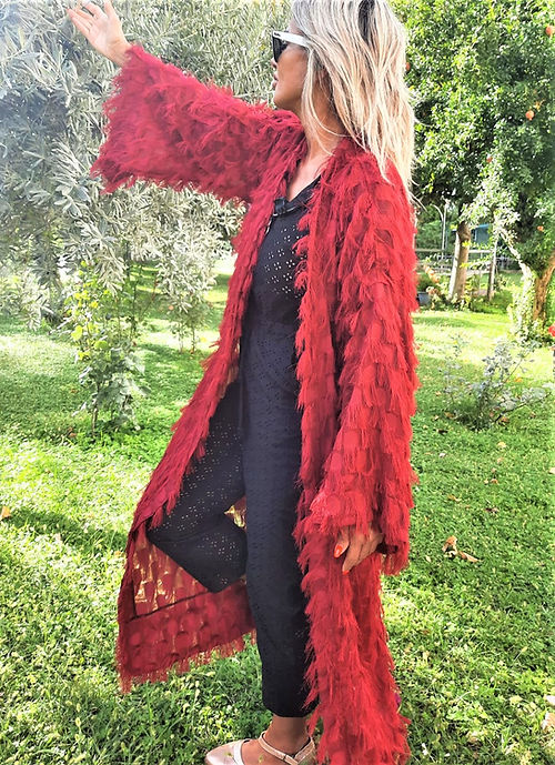 GİZMOSSE ÖZEL TASARIM KIRMIZI TÜY DETAYLI KİMONO - Görsel 4