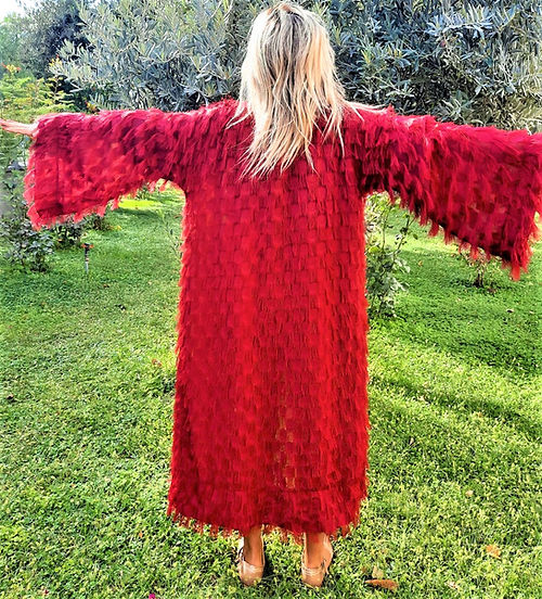 GİZMOSSE ÖZEL TASARIM KIRMIZI TÜY DETAYLI KİMONO - Görsel 6