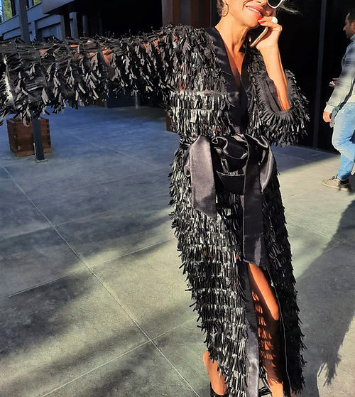 GİZMOSSE ÖZEL TASARIM SİYAH DERİ DETAYLI KİMONO - Görsel 2