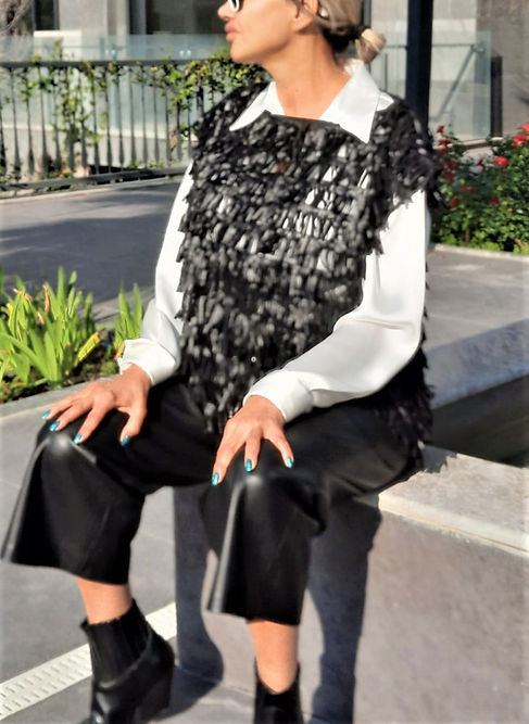 GİZMOSSE ÖZEL TASARIM SİYAH DERİ ŞERİT DETAYLI BLUZ - Görsel 4