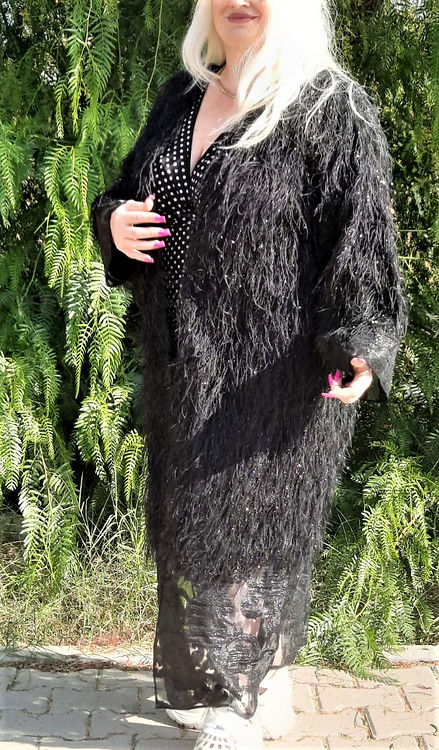 GİZMOSSE ÖZEL TASARIM SİYAH TÜY DETAYLI BÜYÜK BEDEN DIŞ GİYİSİ - Görsel 4