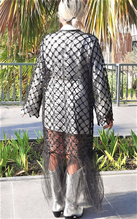 GİZMOSSE ÖZEL TASARIM TÜL ÜZERİNE DERİ ÇİÇEK İŞLEMELİ KİMONO DIŞ GİYİSİSİ - Görsel 4