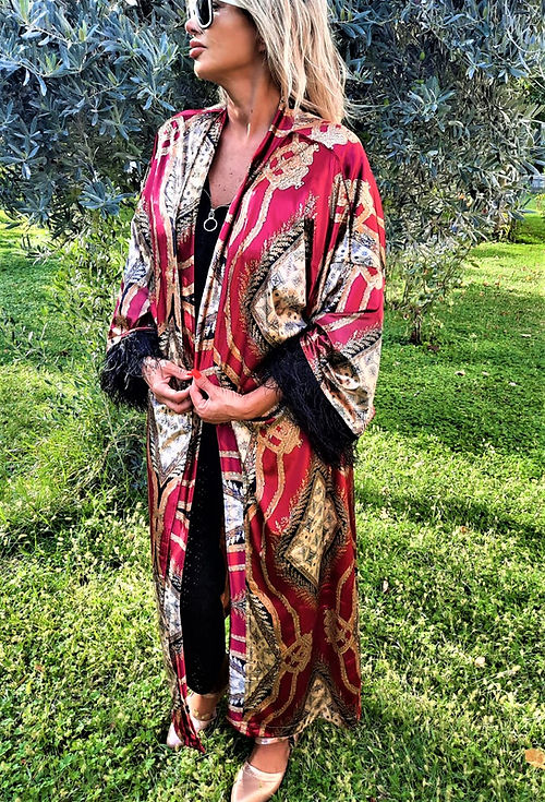 GİZMOSSE ÖZEL TASARIM TÜY DETAYLI İPEK KADİFE KİMONO
