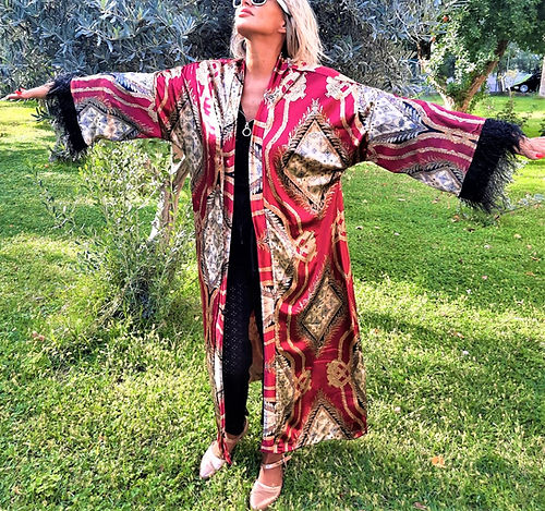 GİZMOSSE ÖZEL TASARIM TÜY DETAYLI İPEK KADİFE KİMONO - Görsel 2