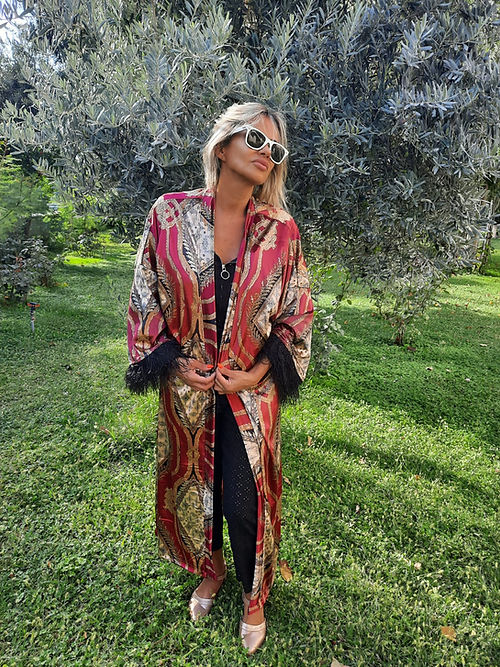 GİZMOSSE ÖZEL TASARIM TÜY DETAYLI İPEK KADİFE KİMONO - Görsel 3