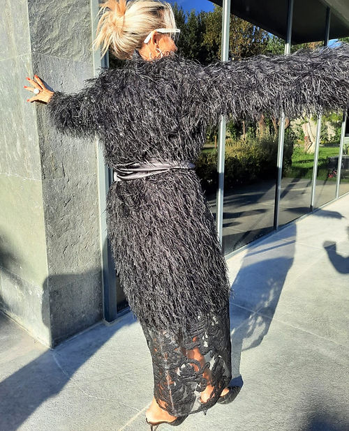 GİZMOSSEÖZEL TASARIM SİYAH TÜY DETAYLI KİMONO - Görsel 4