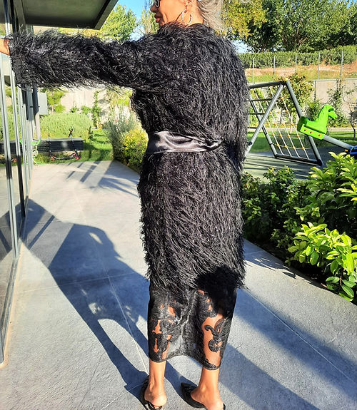 GİZMOSSEÖZEL TASARIM SİYAH TÜY DETAYLI KİMONO - Görsel 5