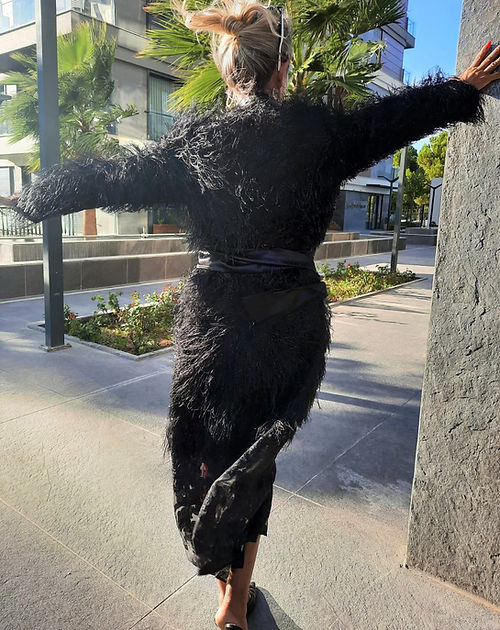 GİZMOSSEÖZEL TASARIM SİYAH TÜY DETAYLI KİMONO - Görsel 7