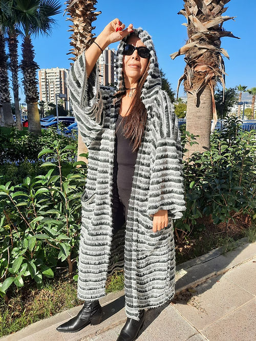 ÖZEL TASARIM GENİŞ DÖKÜMLÜ DIŞ GİYİSİ HIRKA