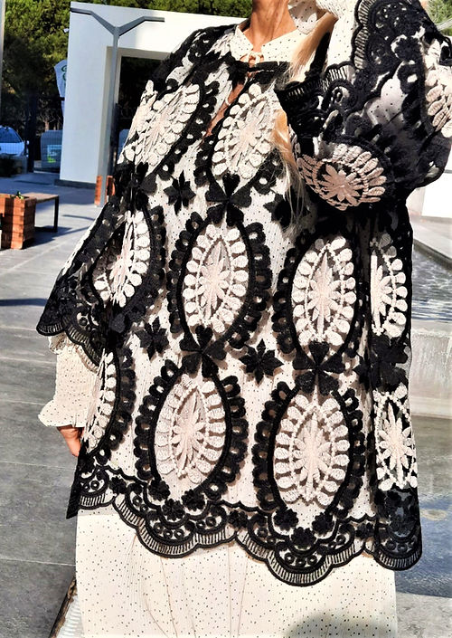 ÖZEL TASARIM İŞLEMELİ TÜL BLUZ - Görsel 2