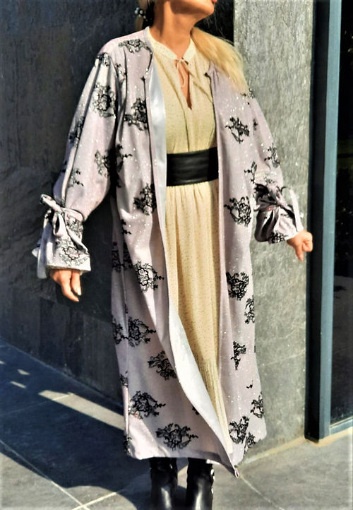 ÖZEL TASARIM KADİFE KABARTMA SİMLİ HELOGRAM DIŞ GİYİSİSİ