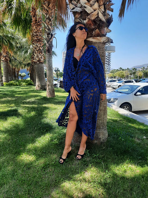 ÖZEL TASARIM TÜL ÜZERİN DE POLAR HARF KABARTMALI KİMONO - Görsel 2