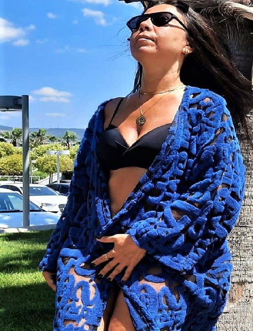 ÖZEL TASARIM TÜL ÜZERİN DE POLAR HARF KABARTMALI KİMONO - Görsel 3