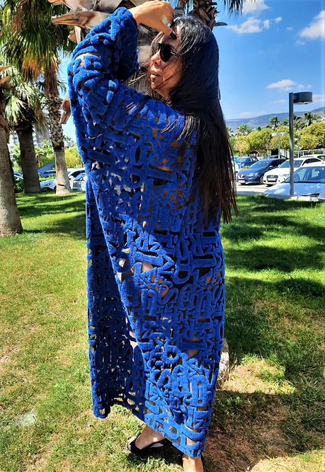 ÖZEL TASARIM TÜL ÜZERİN DE POLAR HARF KABARTMALI KİMONO - Görsel 4