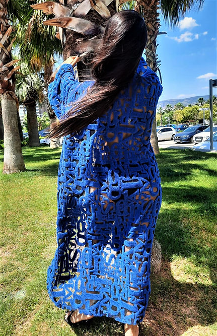 ÖZEL TASARIM TÜL ÜZERİN DE POLAR HARF KABARTMALI KİMONO - Görsel 5