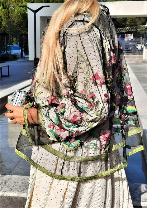 ÖZEL TASARIM TÜL ÜZERİNE NAKIŞ KABARTMA BLUZ - Görsel 3